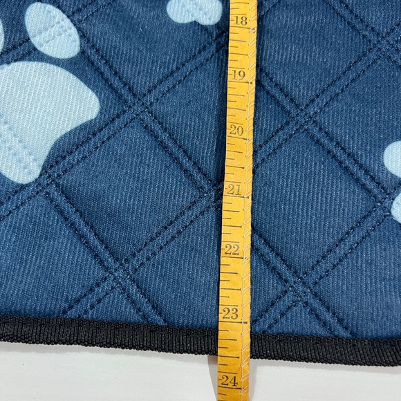 Medium reusable Pet waterproof pad approx 23.5x18”washable great for doorway - Picture 5 of 8